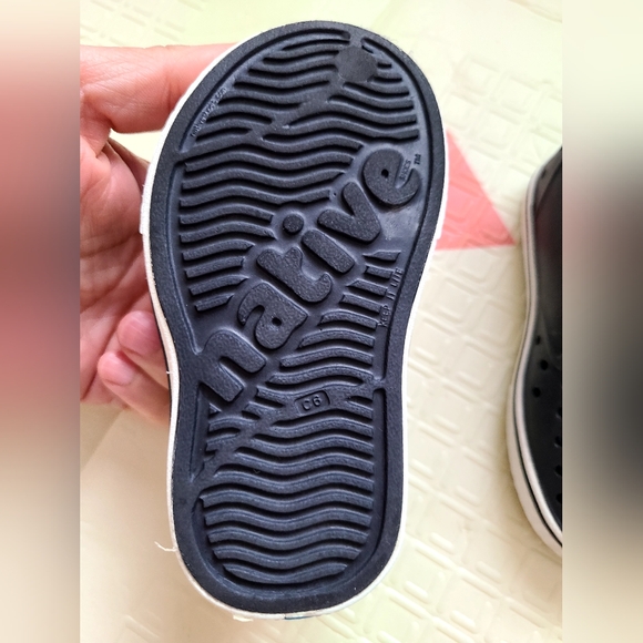 Native Shoes🖤 - Picture 2 of 9